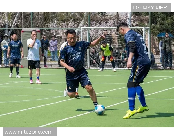 狗牌足球服引领时尚潮流让每一场比赛都充满活力与激情